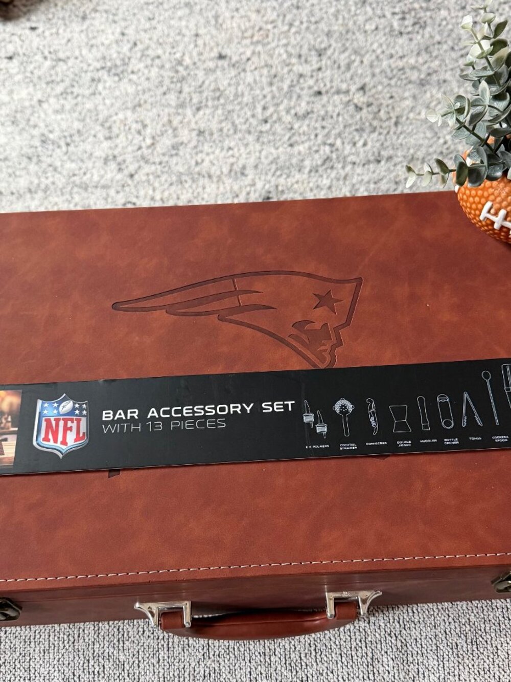 New England Patriots 13 Piece Accessory Set in Logo Case NEW Great Gift!